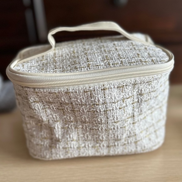 Ivory Tweed Cosmetic Bag with Mystery Beauty Bundle - Picture 1 of 9